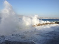 Mare in tempesta nello stretto di Messina